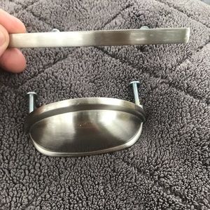 Kitchen cabinet handles and draw pulls